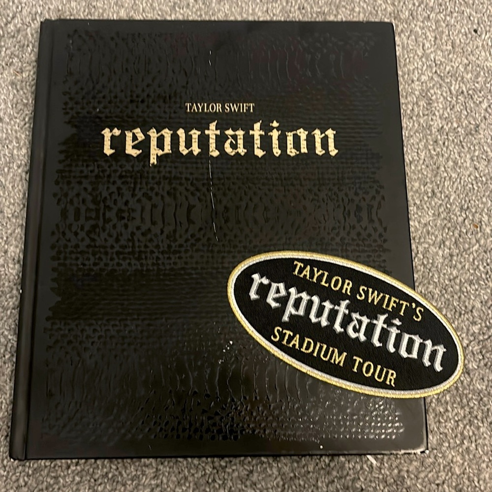 T-swift vip book + patch, exclusive from the vip pass at ts 2018 rep concert!